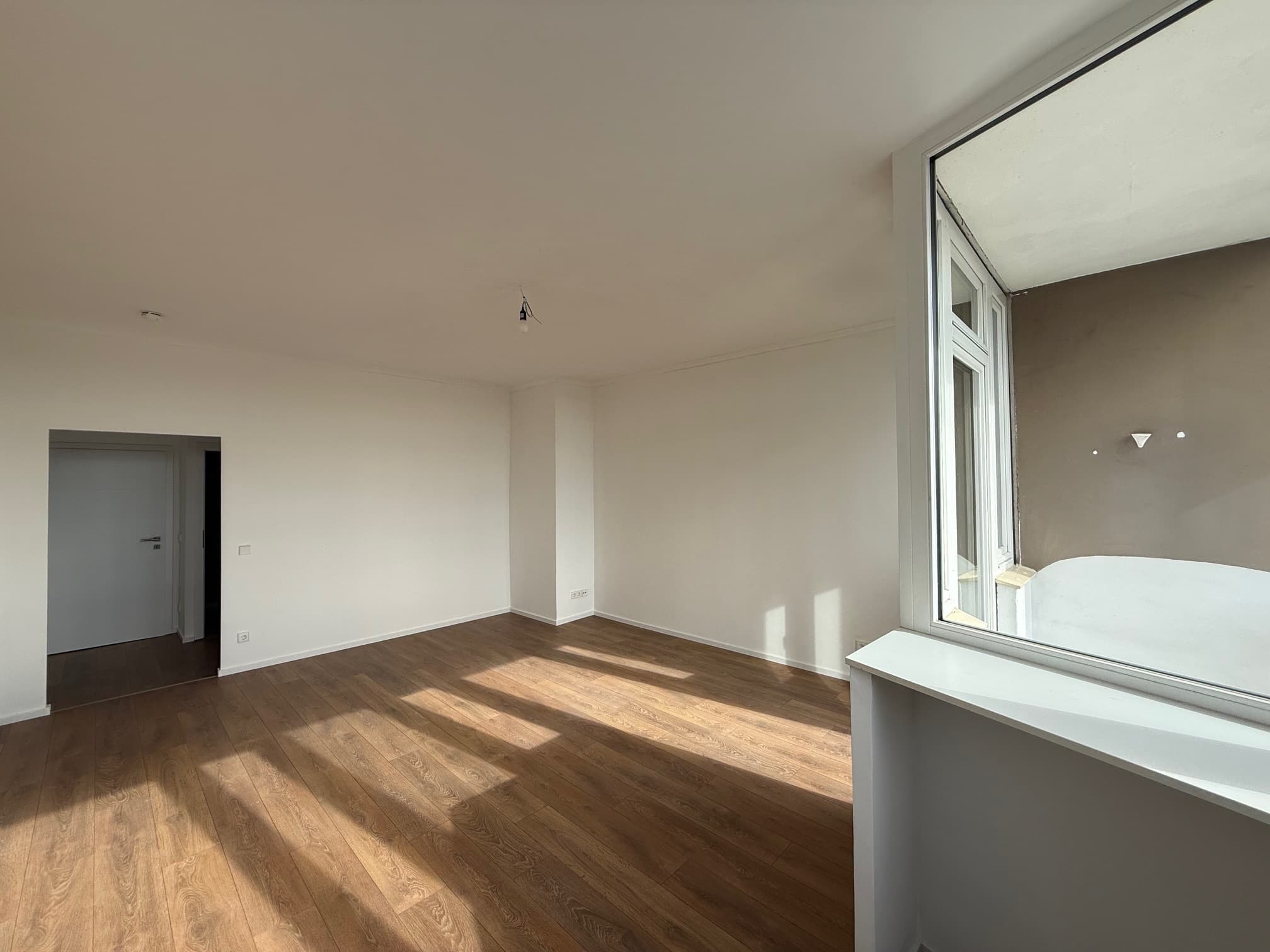 Großzügige und sanierte 1-Zimmer-Apartment im City West - Image 1